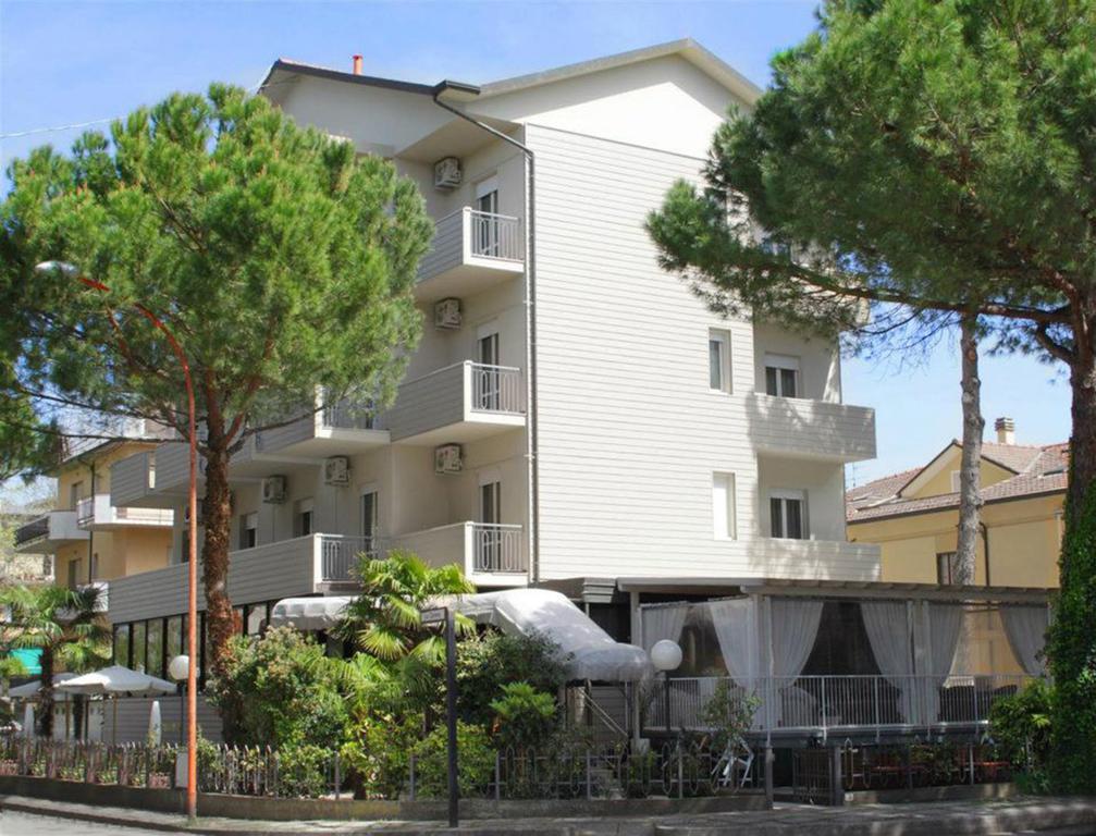 Hotel Loretta & Dependance Cervia Kültér fotó